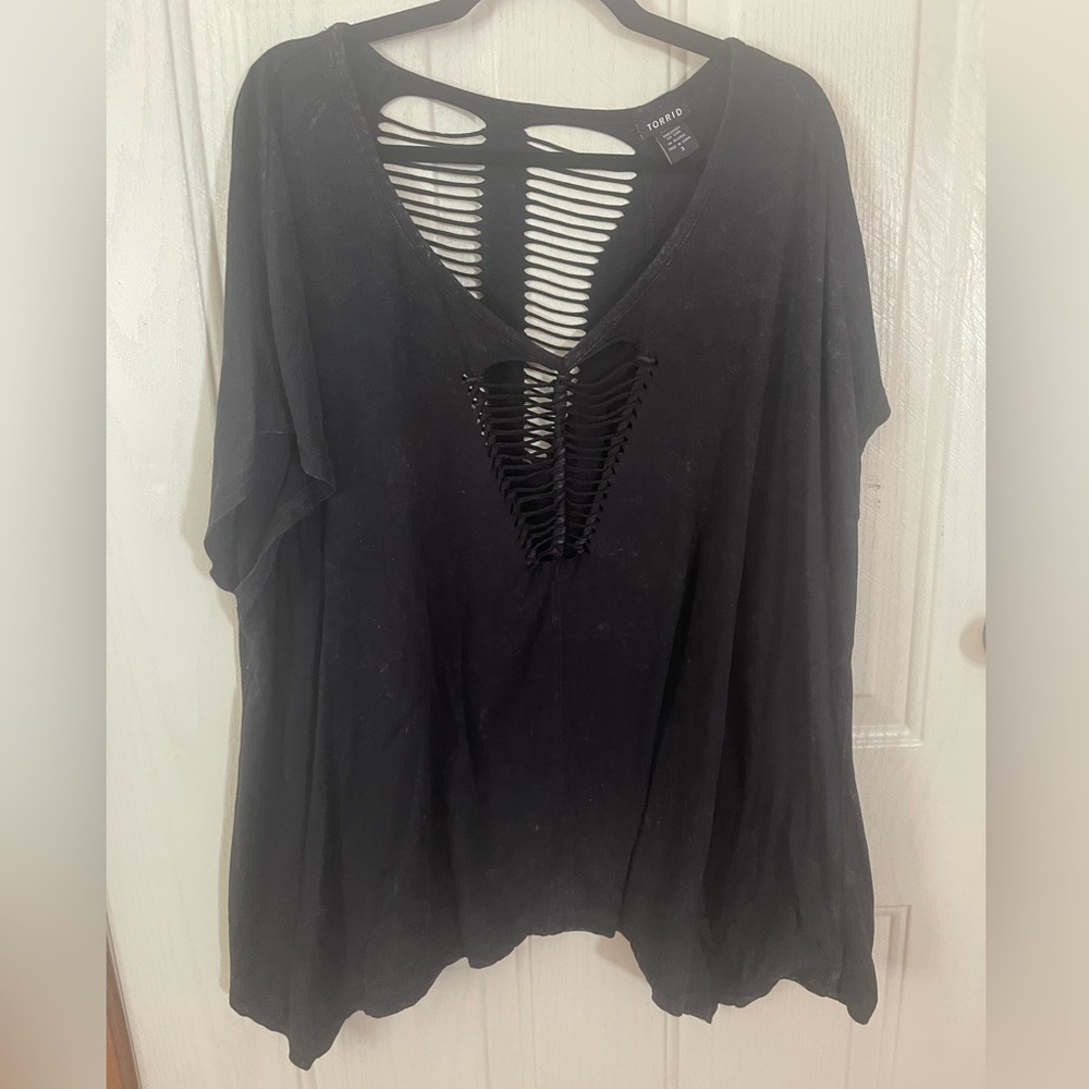 Torrid size 3 distressed shirt